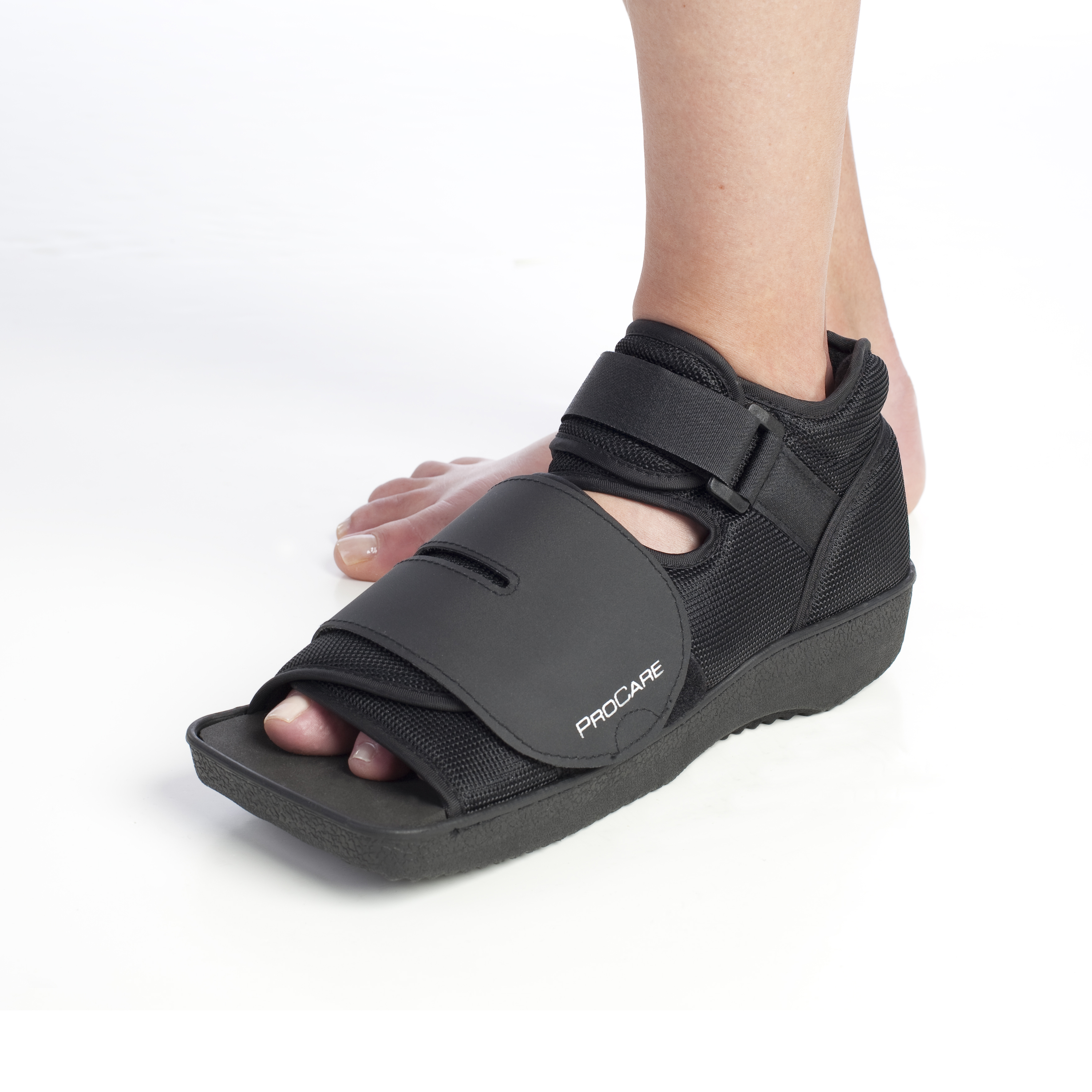 Zusatzbild PROCARE® Squared Toe mit Model, Verbandschuh für die Langzeittherapie